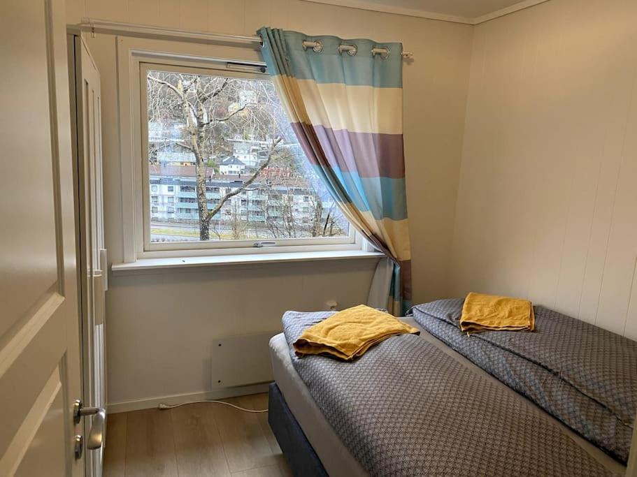 Lovely 2 Bedroom Apartmen With Free Parking Bergen Luaran gambar