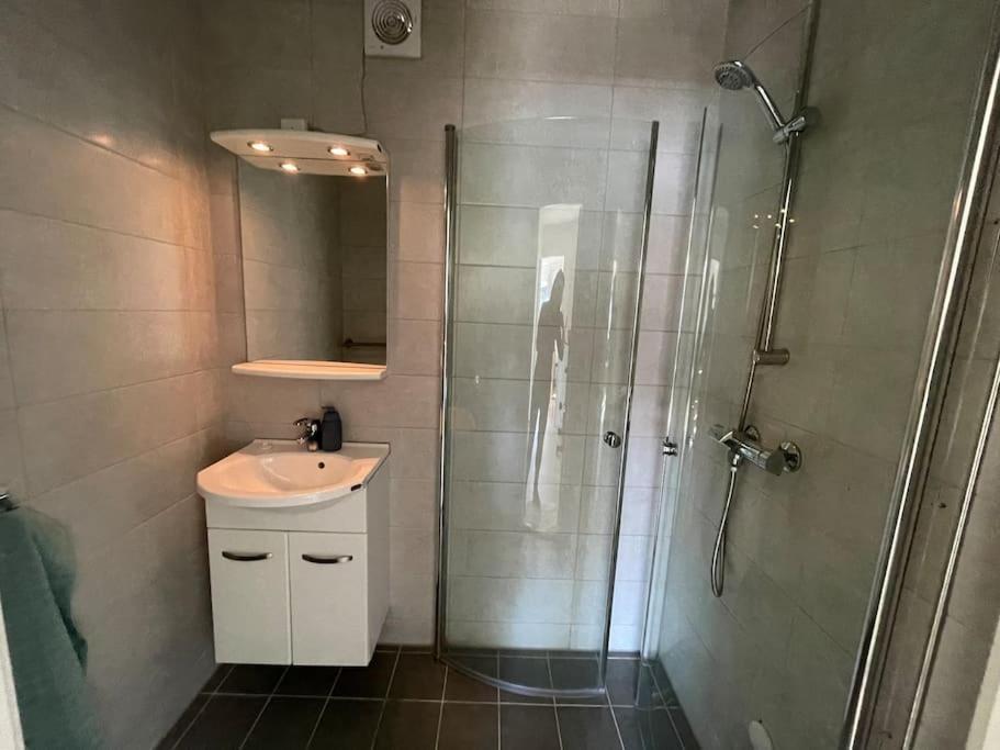 Lovely 2 Bedroom Apartmen With Free Parking Bergen Luaran gambar